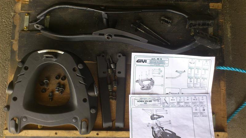 Givi monorack pakethållare med M5 Monokey hållare, till salu.