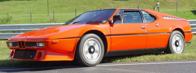 BMW-M1-orange-spoiler-sa-lr.jpg