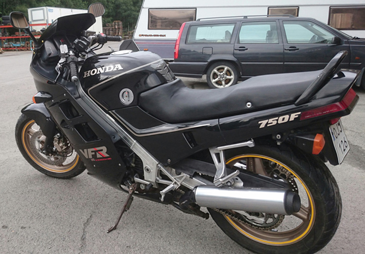 VFR750F-89.jpg