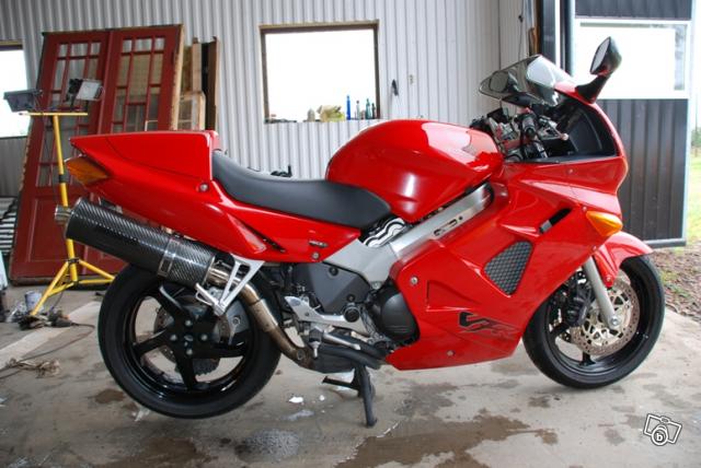 vfr800_hi-mount_carbon.jpg